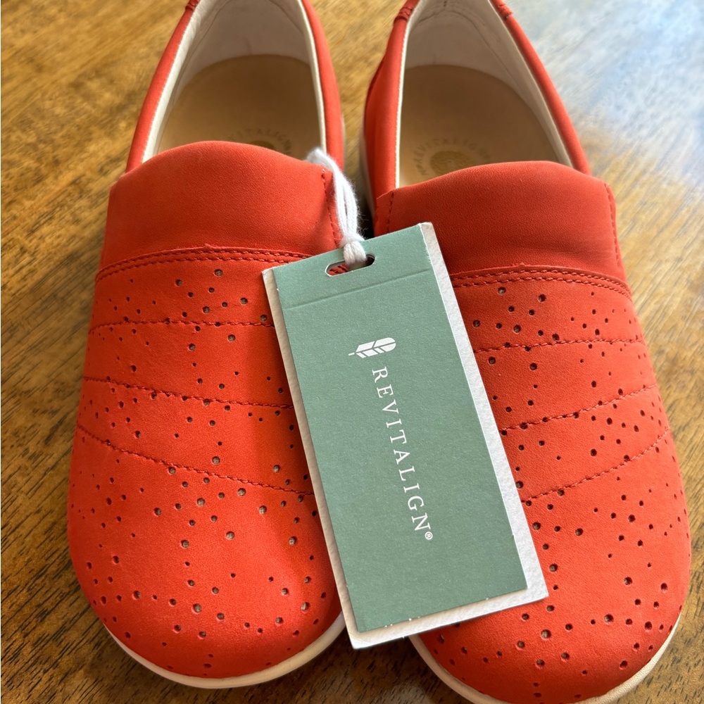 Revitalign orthopedic orange Red Shoes clogs women’s 7.5